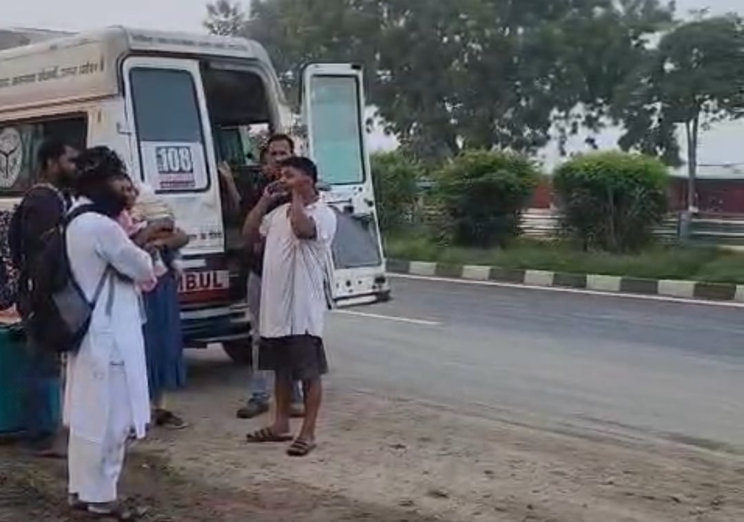 Lucknow News: ओवरटेक के दौरान ट्रैक्टर-ट्रॉली से टकराई रोडवेज बस, पांच यात्री घायल