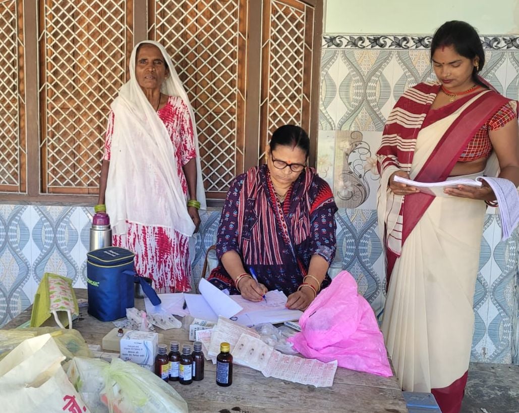 Siddharthnagar News: स्वास्थ्य कर्मियों की हड़ताल से चरमराईं सेवाएं, टीकाकरण से प्रसव तक संकट