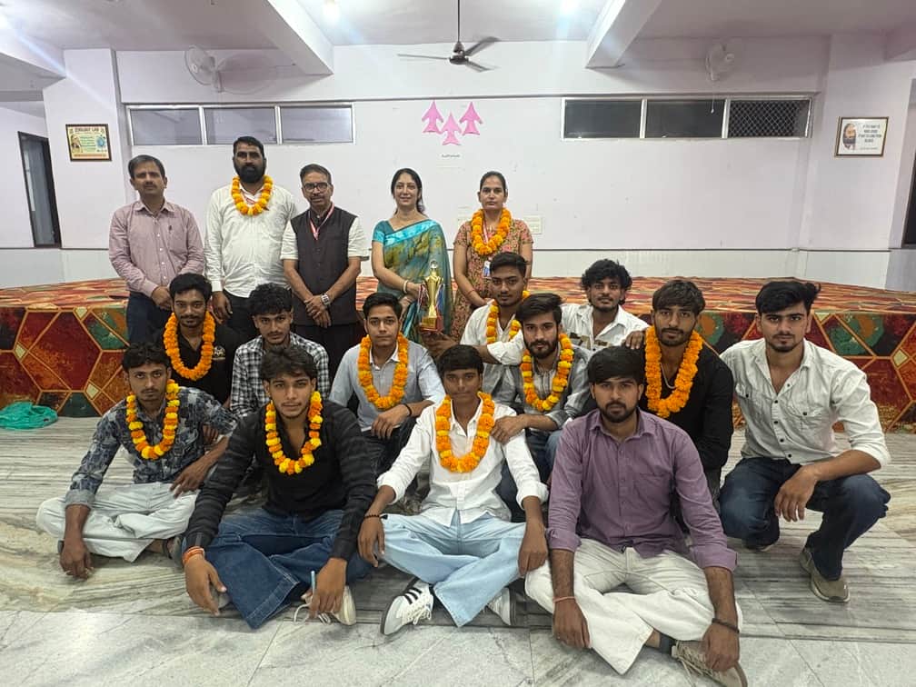 जीत हासिल करने पर खुशी जाहिर करते खिलाड़ी। स्रोत : कॉलेज