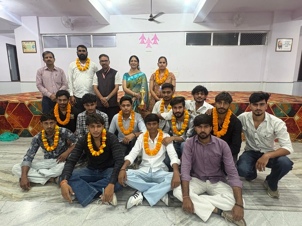 जीत हासिल करने पर खुशी जाहिर करते खिलाड़ी। स्रोत : कॉलेज