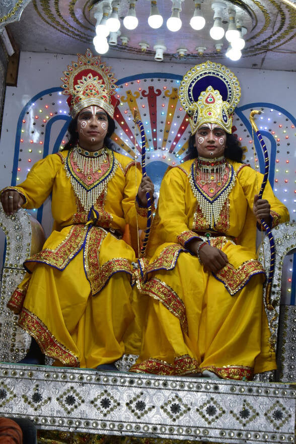 Aligarh News: रामबरात देखने के सड़कों पर जमे रहे नगरवासी
