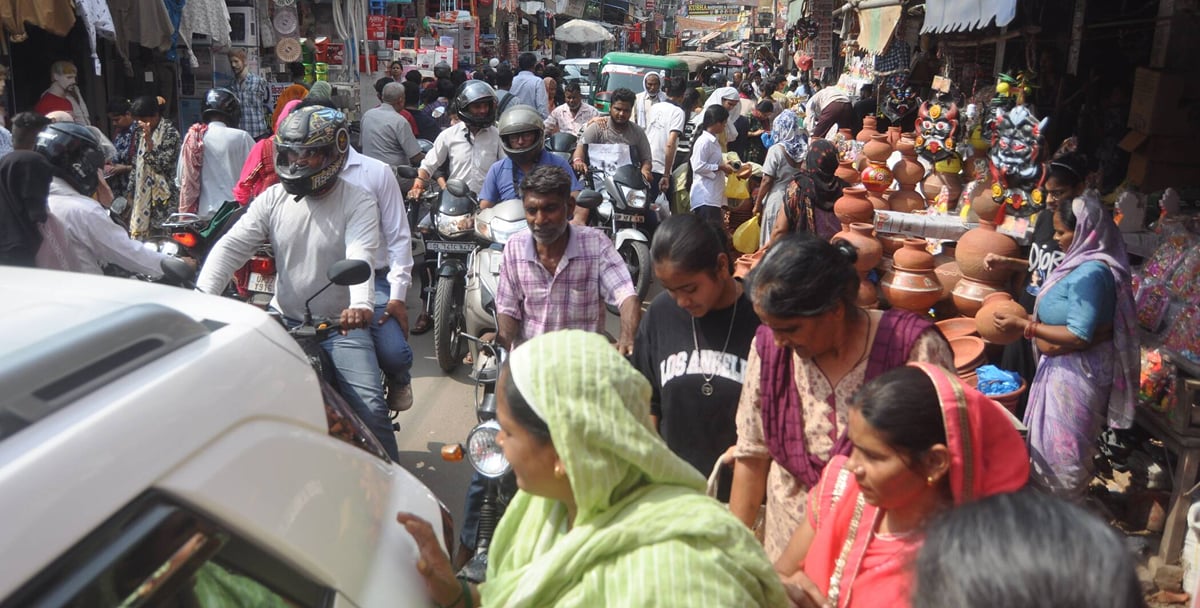 Hapur News: रूट डायवर्जन नहीं आया काम, ब्रजघाट से टोल प्लाजा तक लगा जाम