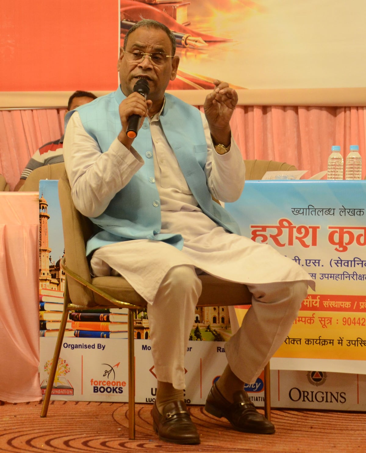 Lucknow News: लखनऊ पुस्तक मेले में किताबों पर चर्चा, चिकित्सकों का सम्मान