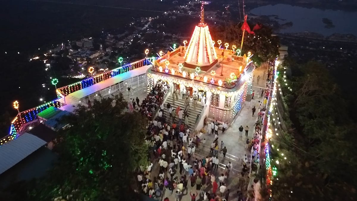 मैहर मां शारदा मंदिर: उमड़ा आस्था का सैलाब, नवरात्रि के पहले दिन 1.25 लाख से अधिक श्रद्धालुओं ने किए दर्शन