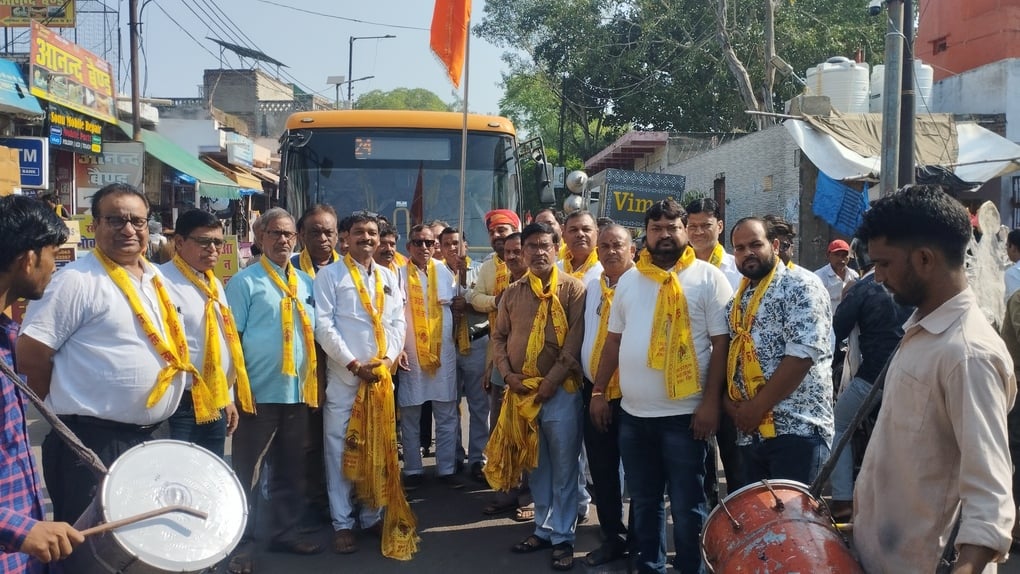 Agra News: अग्रवाल धर्मशाला तक निकाली आमंत्रण यात्रा, अग्र पिता का किया सम्मान