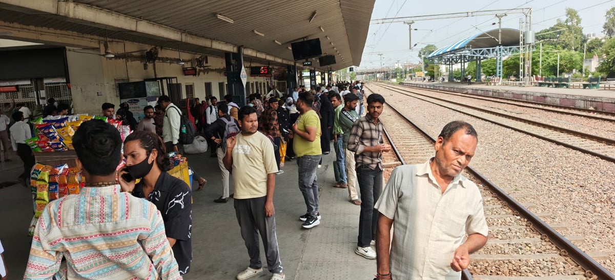 Muzaffarnagar News: जनशताब्दी सहित 11 ट्रेन रहीं रद्द, यात्रियों को हुई असुविधा