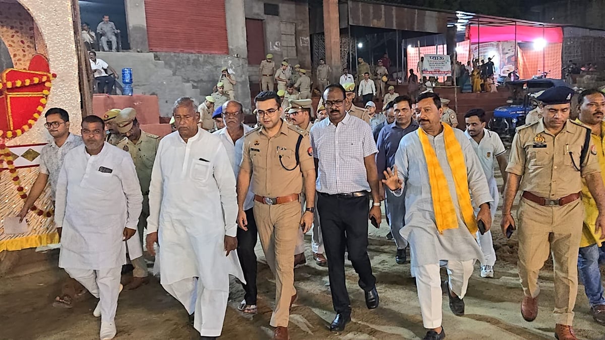 Firozabad News: डीएम ने रामलीला मैदान,कैला देवी मंदिर,सदर बाजार का किया निरीक्षण