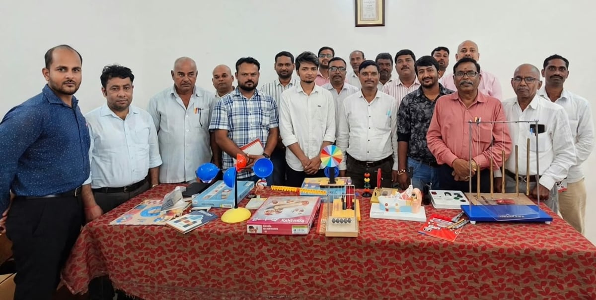 Basti News: शिक्षकों को रोबोटिक्स से थ्रीडी मॉडल तक का दिया प्रशिक्षण