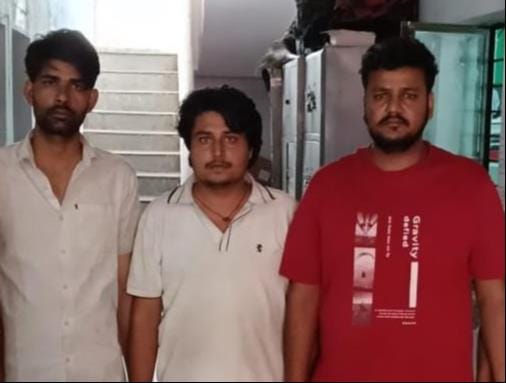 पुलिस की गिरफ्त में हत्या की कोशिश के तीन आरोपी। स्रोत : पुलिस