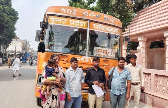 Budaun News: गैस सिलिंडर लदी ठेली से भिड़ी रोडवेज बस, चालक से मारपीट का आरोप
