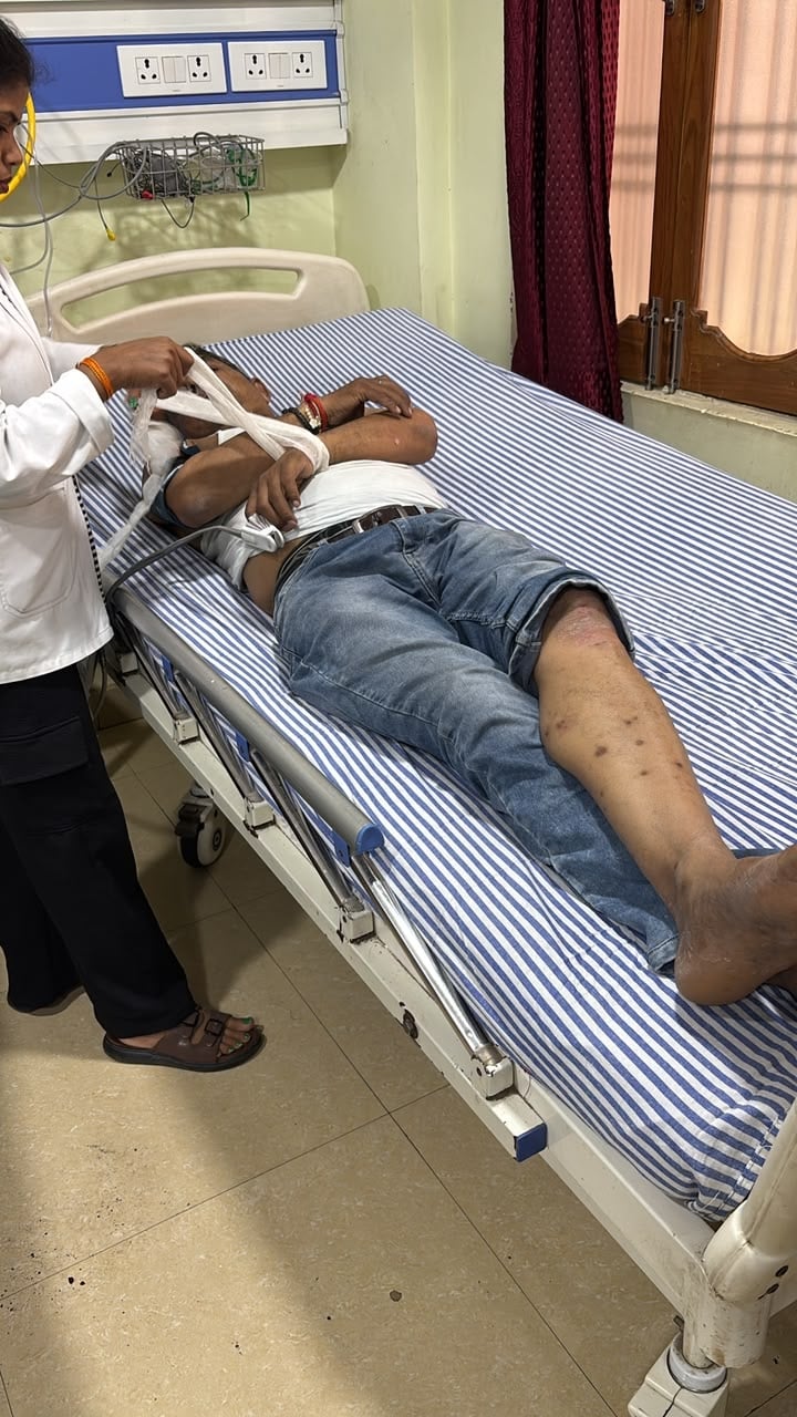 Lucknow News: प्लाॅट की जर्जर दीवार ढही, चार घायल