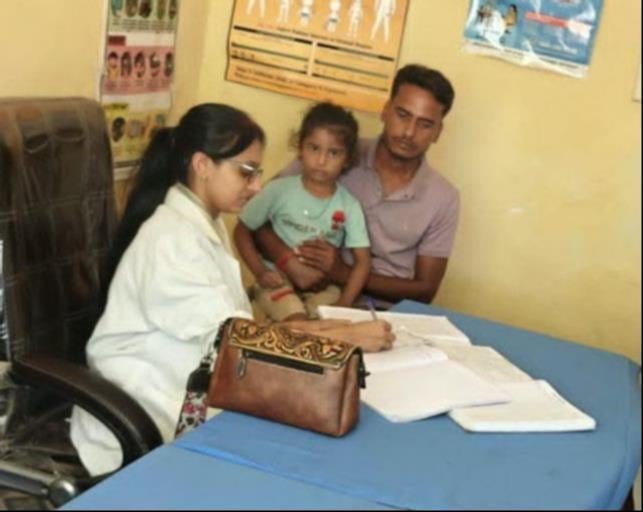 Gonda News: फार्मासिस्ट ने संभाली ओपीडी तो कहीं हड़ताल से जांच प्रभावित
