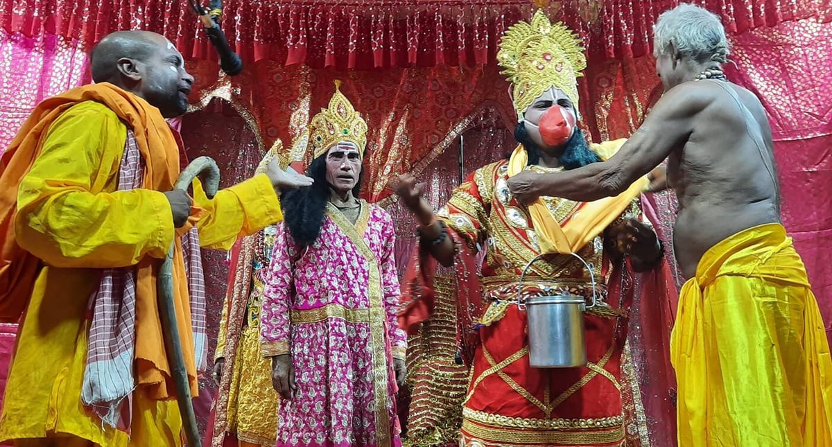 Azamgarh News: मुकुट पूजन के साथ हुआ प्रभु श्रीराम की लीला का शुभारंभ
