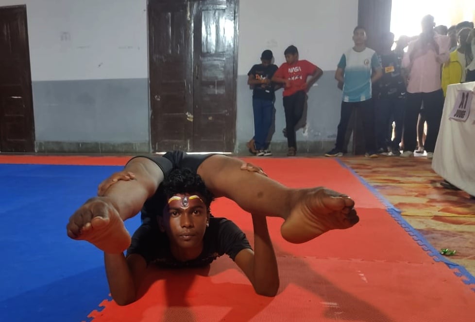 Azamgarh News: प्रदेशीय योगासन प्रतियोगिता में दूसरे दिन वाराणसी और आजमगढ़ मंडल का दबदबा