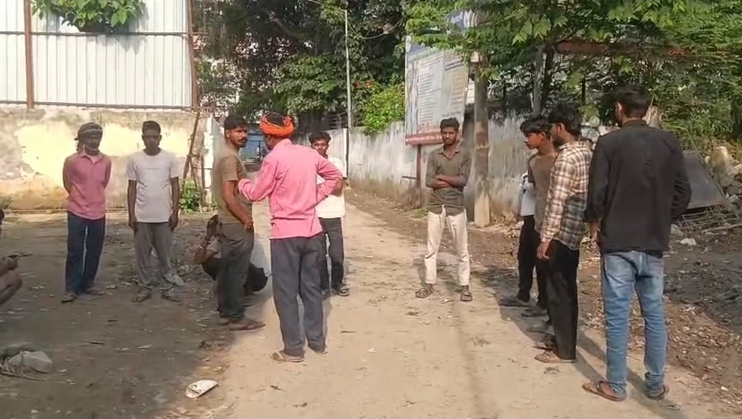 Bihar Vaishali mahatma gandhi setu accident two youths killed truck collision hajipur news