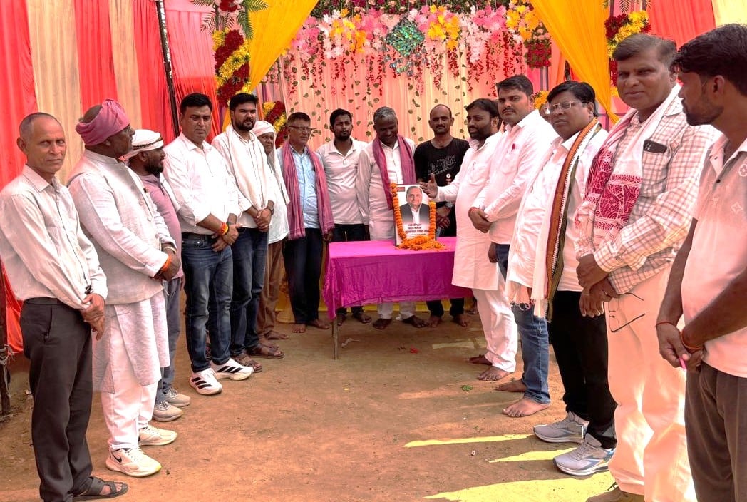 Bhadohi News: पुण्यतिथि पर याद किए गए पूर्व सीएम मुलायम सिंह यादव