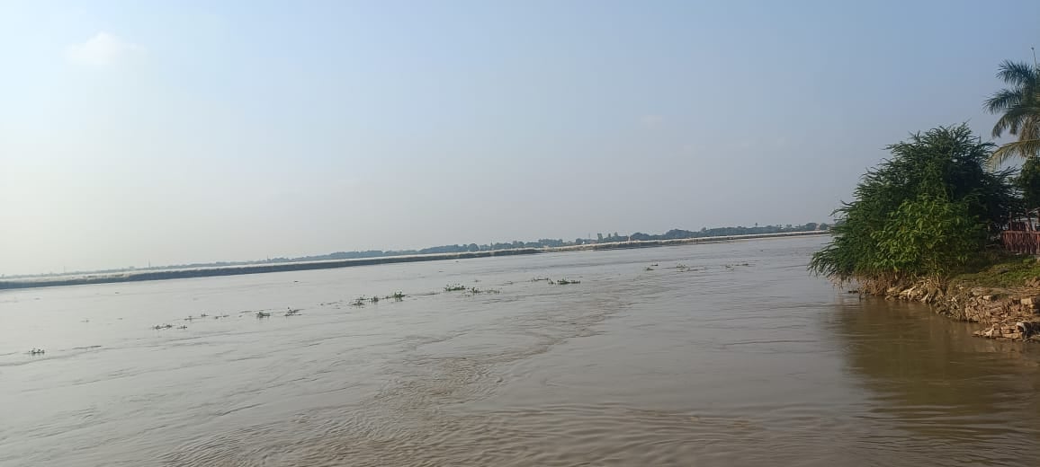 Mau News: सरयू के उग्र तेवर से ऐतिहासिक धरोहरों पर मंडराने लगा खतरा