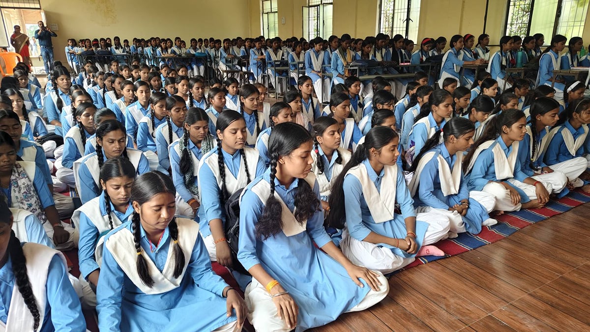 Sonebhadra News: छात्राओं को मानसिक स्वास्थ्य सुधारने के गुर सिखाए