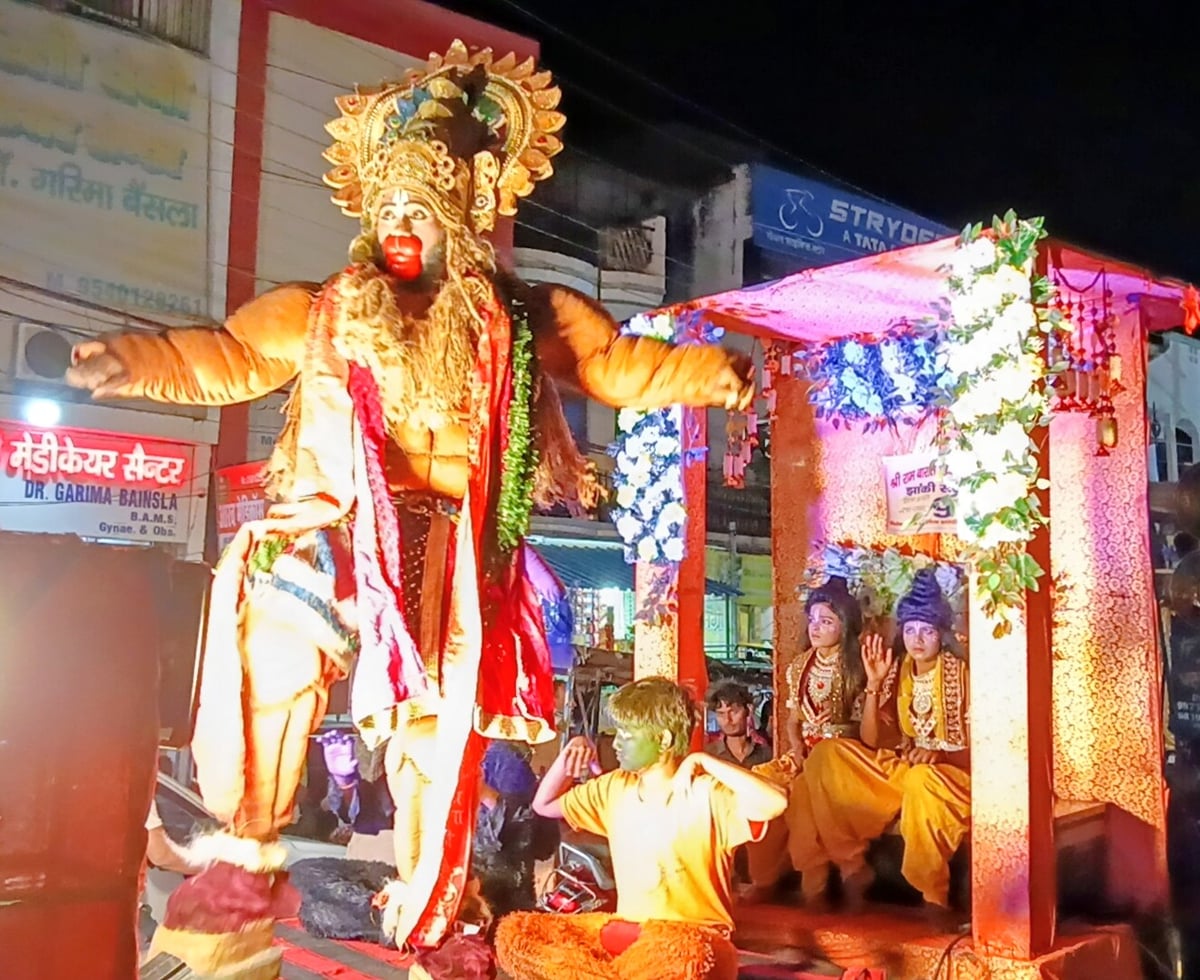Meerut News: मनमोहक झांकियों के साथ निलाली राम बरात