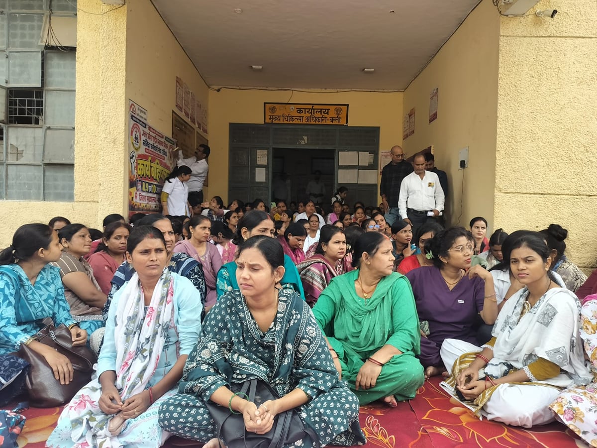 Basti News: हड़ताल से स्वास्थ्य केंद्रों और आरोग्य मंदिरों में मरीजों की सांसत