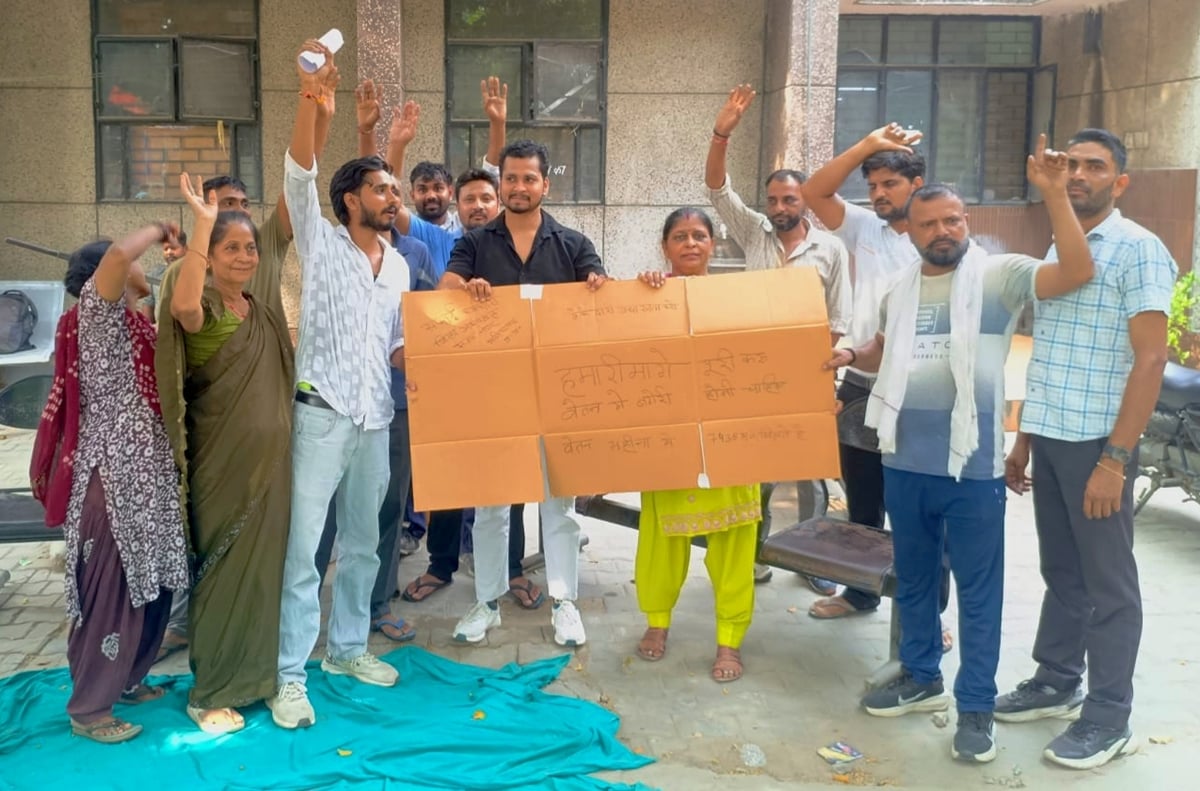 Ghaziabad News: एनएचएम कर्मचारी हड़ताल पर, पांच दिन से बच्चों को नहीं लग रहे टीके