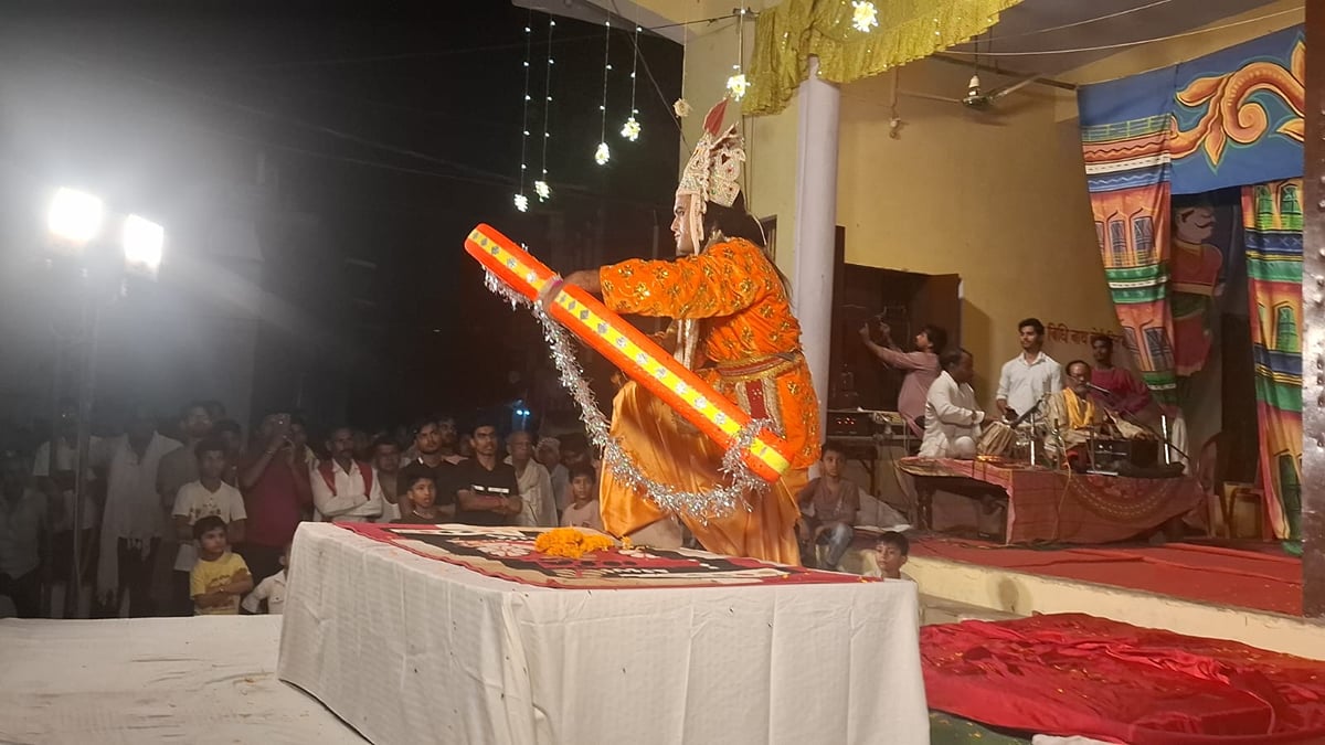 Ghazipur News: प्रभु श्री राम ने प्रत्यंचा चढ़ाकर तोड़ा शिव धनुष