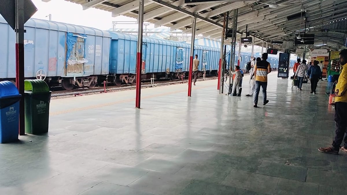 Shahjahanpur News: दिल्ली में प्रदर्शन के चलते विपक्षी नेता नजरबंद...रेलवे स्टेशन पर भी सतर्कता