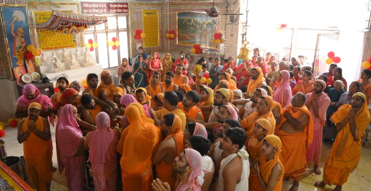 श्री चन्द्रप्रभु दिगंबर जैन मंदिर में शनि अमावस्या पर श्री मुनिसुव्रत नाथ भगवान का भव्य पंचामृत