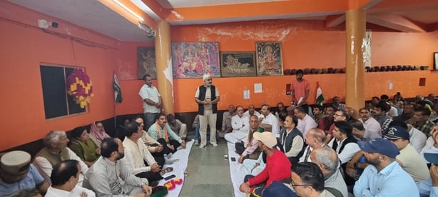 Issues of healthcare facilities and freight charges raised at Congress meeting.