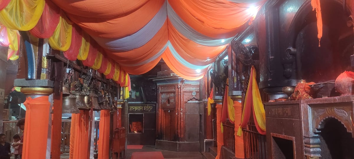 Kaushambi News: मंगला आरती के साथ खुलेगा मां शीतला का दरबार
