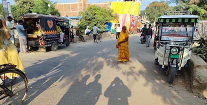 आलापुर क्षेत्र में इंदईपुर बाजार के निकट नहर पर पुलिया।संवाद