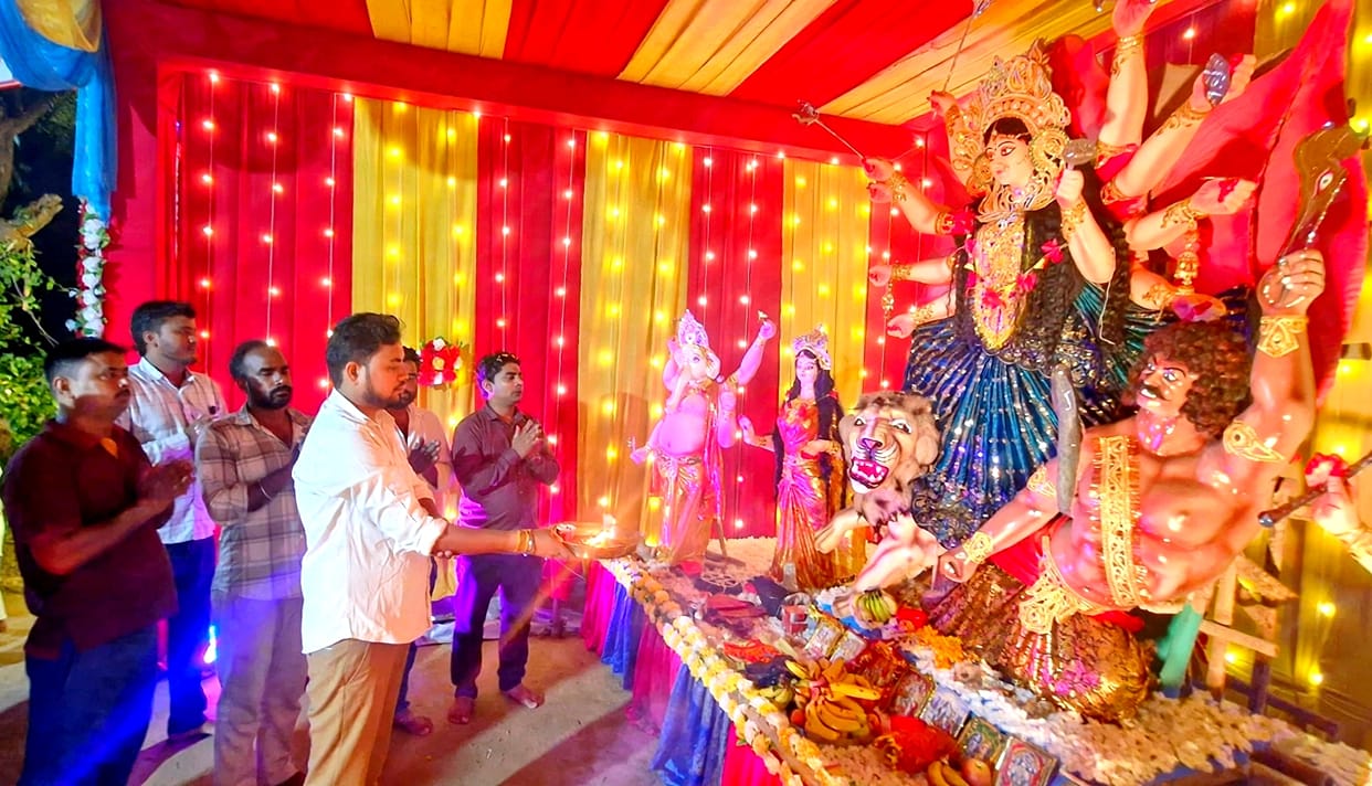 Amilia and Mehnazpur resounded with chants hailing the Mother Goddess.