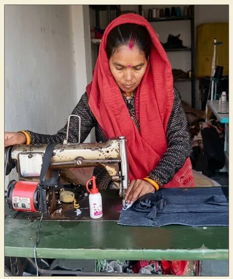 Kaushambi News: बेटी के लिए सिला बैग... अब दस महिलाओं की जिंदगी में भर रहीं आत्मनिर्भरता के रंग