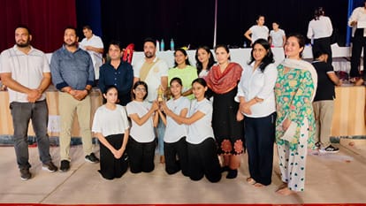 छावनी के वार हीरोज मेमोरियल स्टेडियम में एसजीएफआई स्कूल स्टेट रिद्मिक जिम्नास्टिक चैंपियनशिप मे