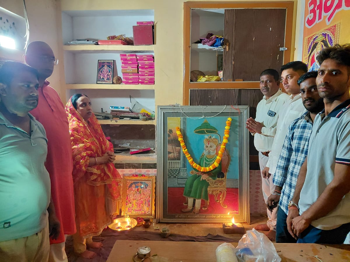 Mirzapur News: अग्रसेन महाराज की जयंती पर हुआ पूजन