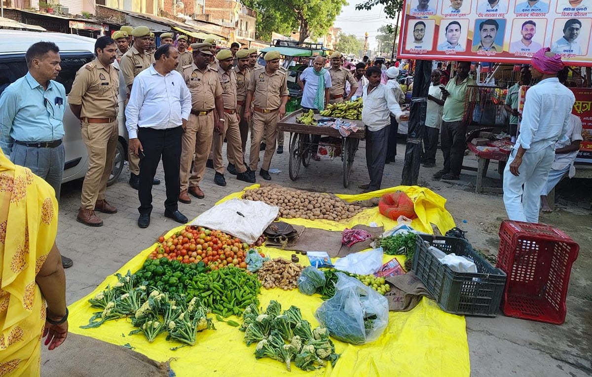 Raebareli News: दुकान लगाने के लिए व्यापारियों में विवाद