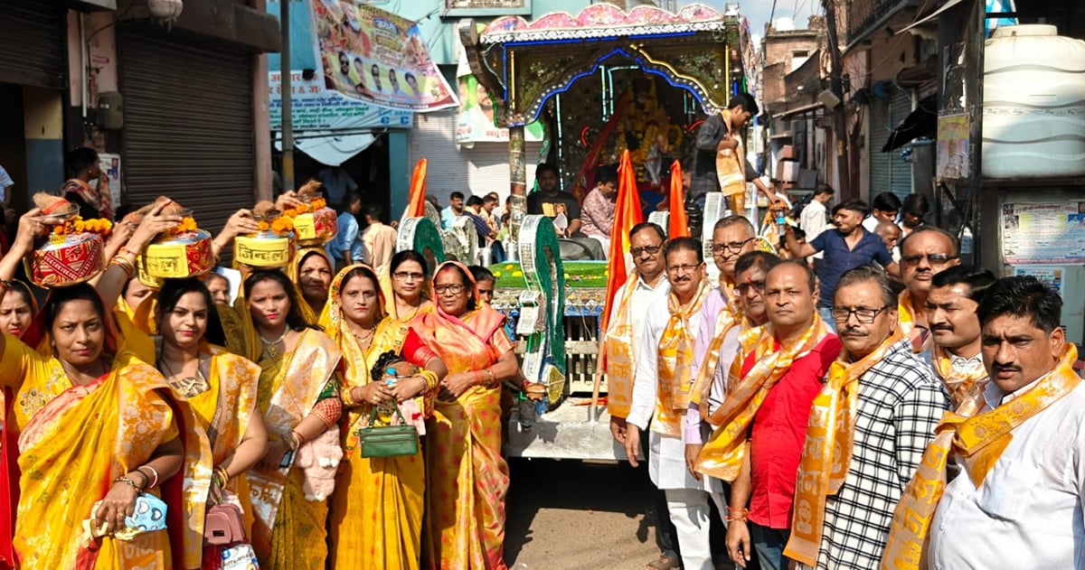 Jalaun News: महाराज अग्रसेन जयंती पर निकाली शोभायात्रा