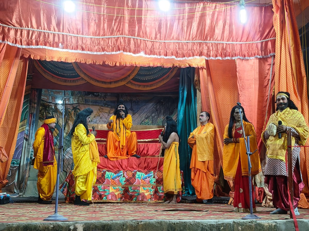 Chitrakoot News: छप्पर के नीचे होती थी रामलीला