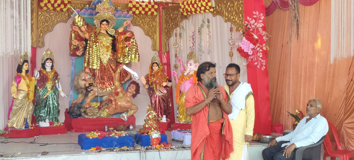 Ayodhya News: मां कामाख्या को अर्पित की 251 मीटर लंबी चुनरी