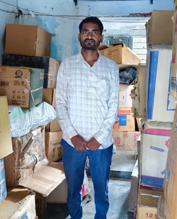 Fatehpur News: 55 लाख की अवैध आतिशबाजी बरामद, कारोबारी गिरफ्तार