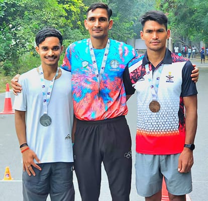 फोटो संख्या:74- दिल्ली में  आयोजित चैंपियनशिप में स्वर्ण  पदक विजेता खिलाड़ी संदीप  कुमार अन्