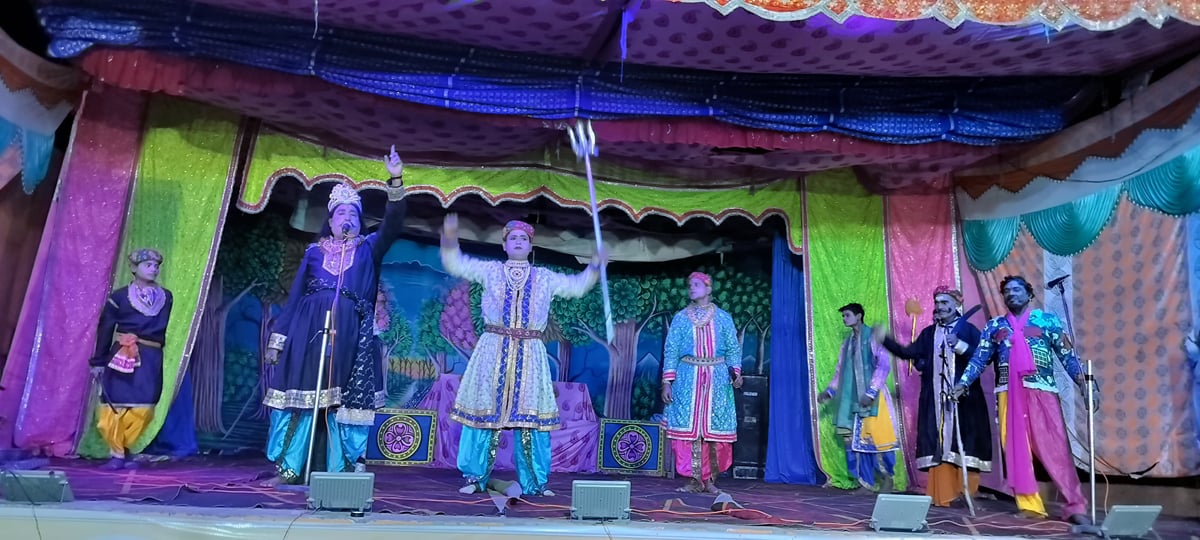 Meerut News: हस्तिनापुर रामलीला में धनुष यज्ञ, सीता-राम विवाह और परशुराम-लक्ष्मण संवाद