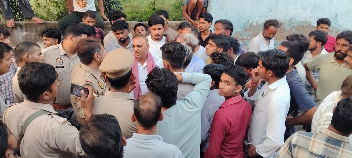 Hathras News: अनुमति के पेच में फंसी कानऊ की श्रीराम बरात, गांव में तनाव