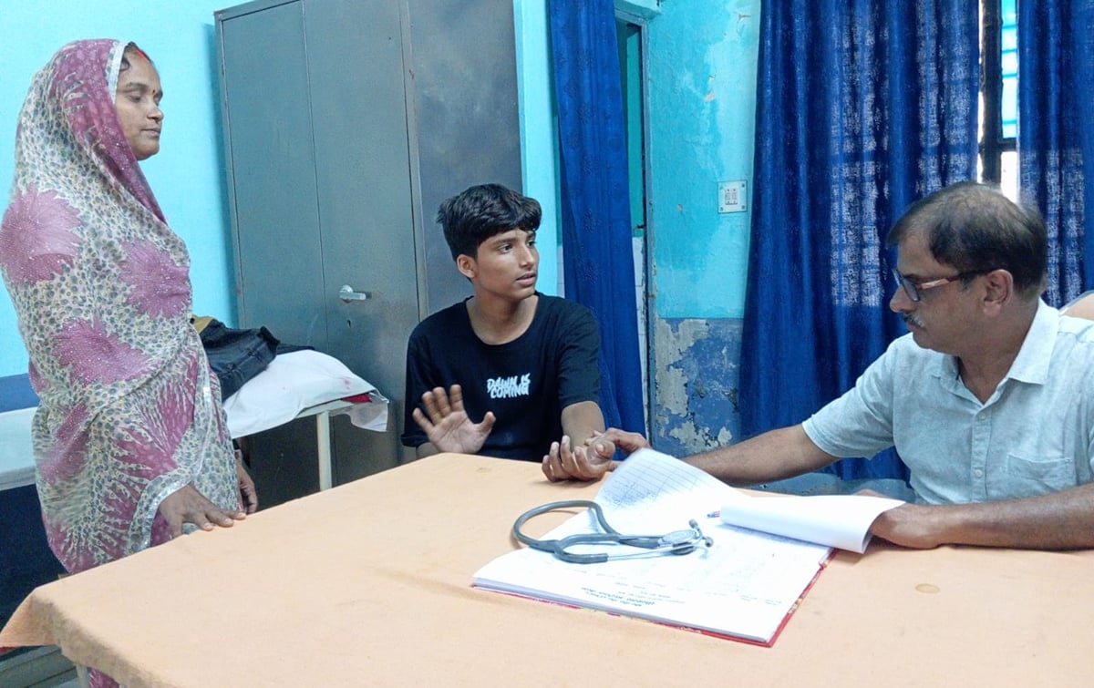 Bhadohi News: जन आरोग्य मेले में 1200 मरीजों का हुआ इलाज