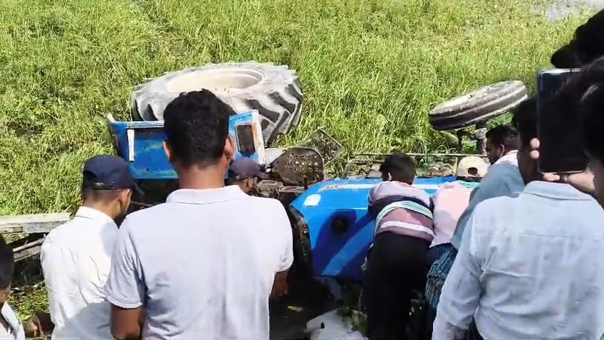 Tractor Overturns in Katihar, Two Youths Killed on the Spot