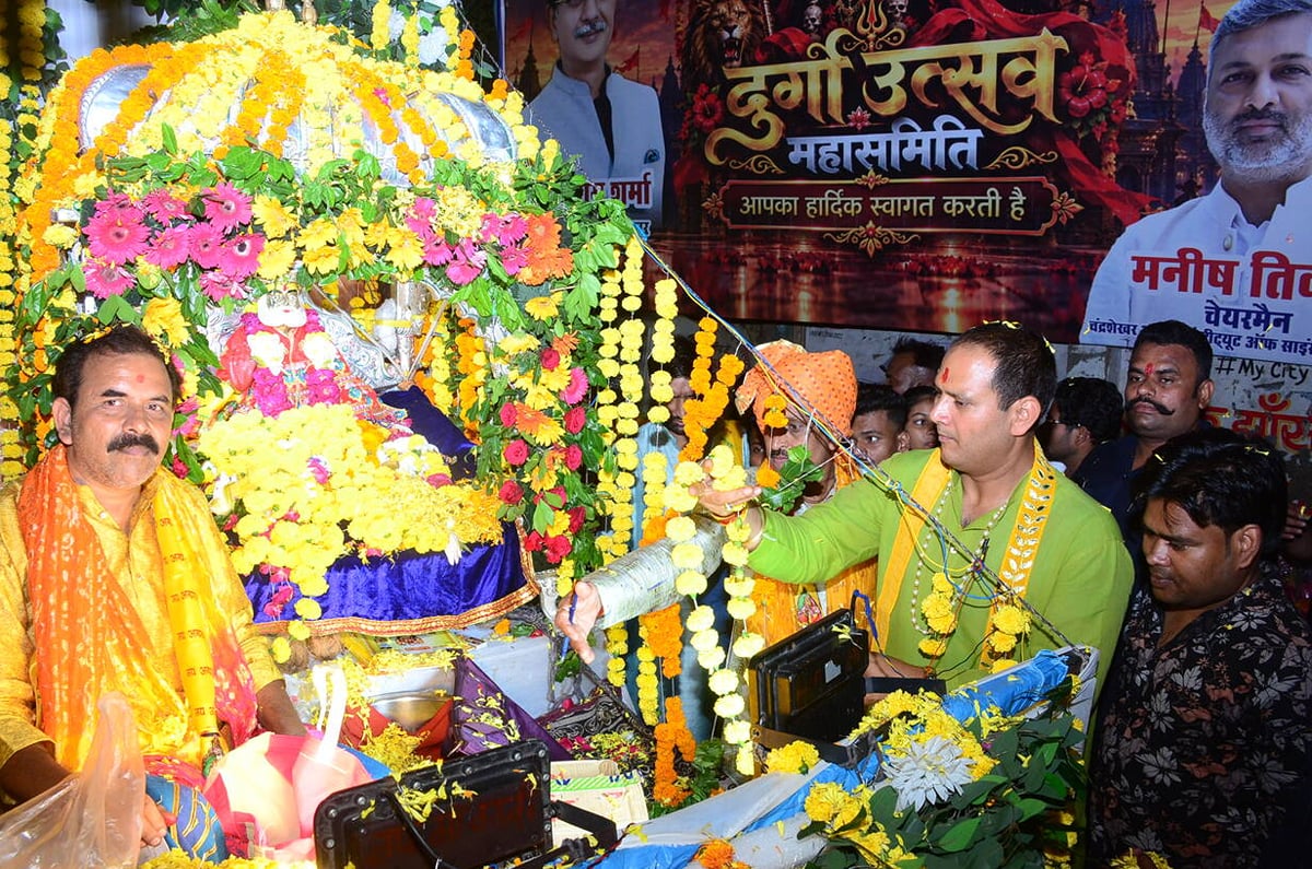 Jhansi News: महाराजा अग्रसेन जयंती पर निकाली शोभायात्रा