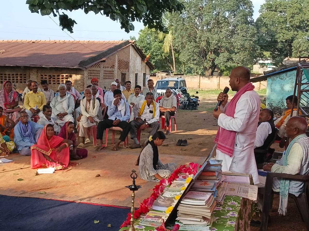 Sonebhadra News: पंचायतों को मजबूत बनाने और पर्यावरण संरक्षण पर हुआ मंथन