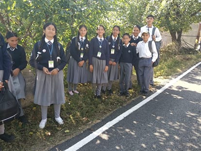 नित्थर के शोचा में बस खराब होने से स्कूली बच्चाें को पैदल चलने के लिए होना पड़ा मजबूर। संवाद
