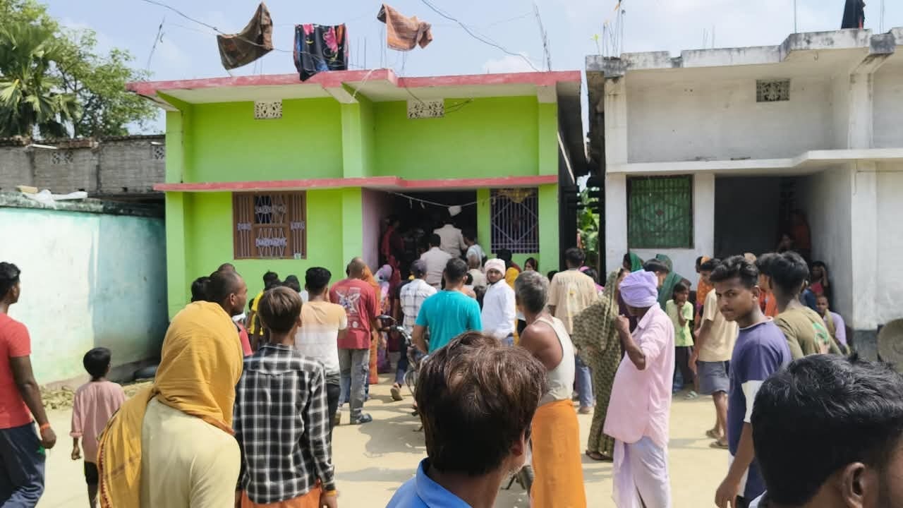 मौके पर मौजूद लोग