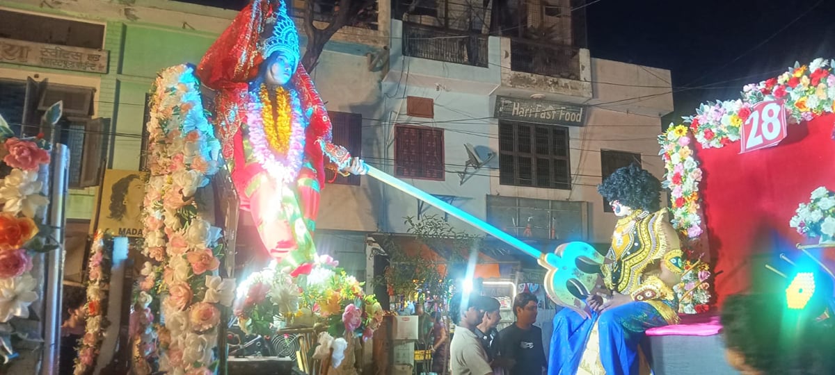 Hapur News: राम बरात में गूंजे जयकारे, मां काली के अखाड़े ने खींचा जनसैलाब
